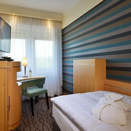 Hotel Western Premier Parkhotel Kronsberg 4*